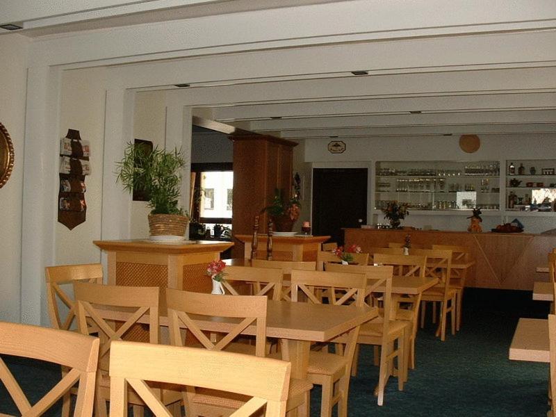 Hotel Koch Maingau Обертсхаузен Екстериор снимка
