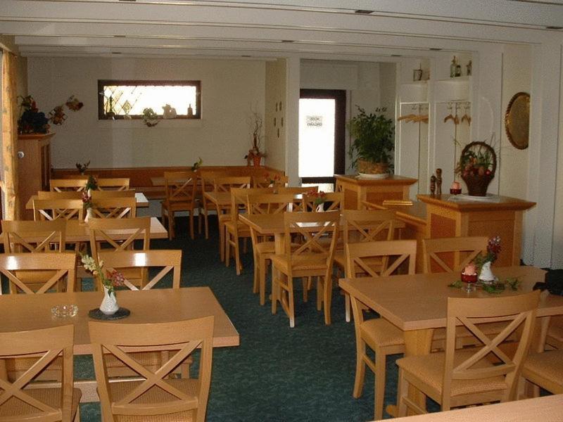 Hotel Koch Maingau Обертсхаузен Екстериор снимка