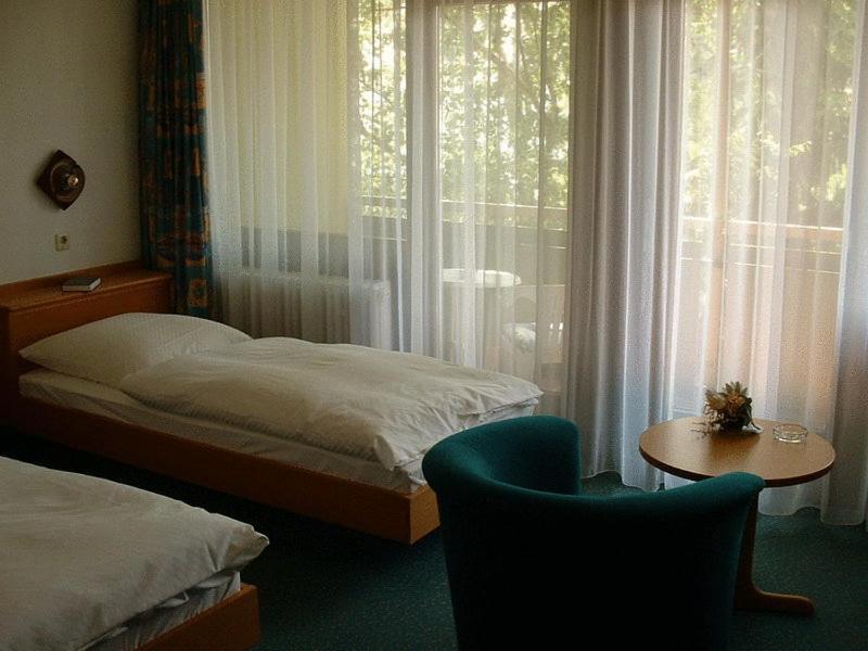 Hotel Koch Maingau Обертсхаузен Стая снимка