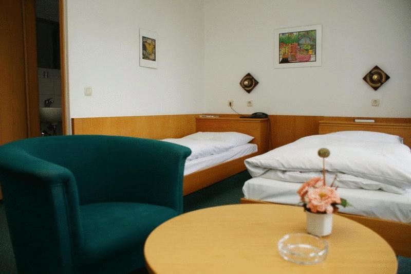 Hotel Koch Maingau Обертсхаузен Стая снимка